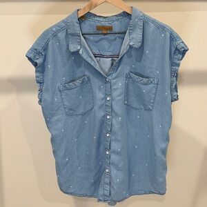 JACHS Girlfriend Light Blue Button-Up Top